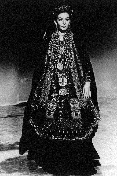 01_Maria Callas come Medea con il costume di scena disegnato da Piero Tosi per il fil di Pasolini, 1968 (ph Mario Tursi)