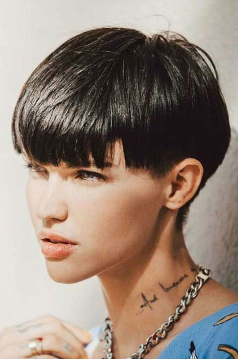 Corto con frangia piena